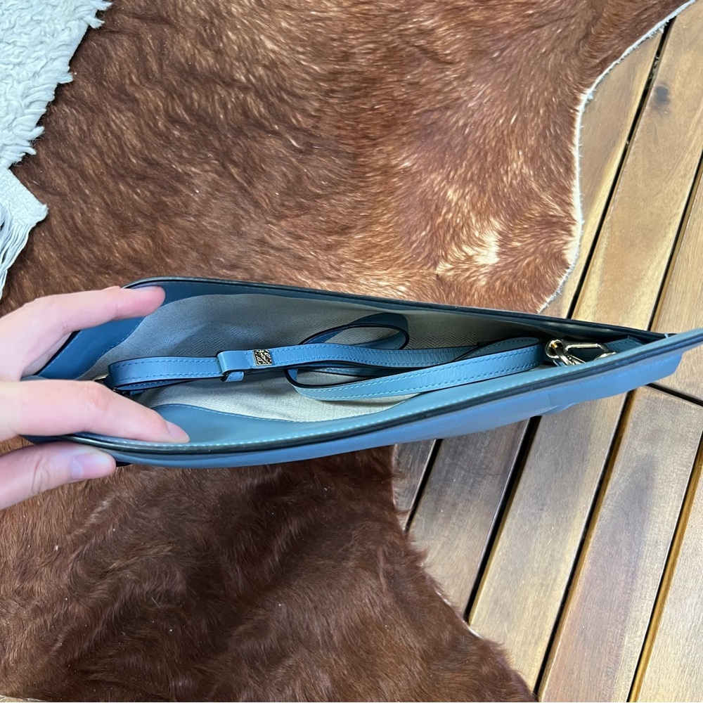 Loewe T Pouch crossbody bag - Picture 3 of 11